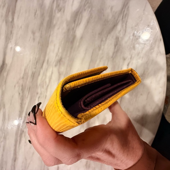 Louis Vuitton Vibrant Yellow & purple passport hold/wallet - lakers colorway - Picture 4 of 13